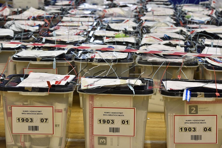 KQZ: Procesit të vlerësimit do t’i nënshtrohen edhe mbi 14 mijë pako me fletëvotime nga diaspora