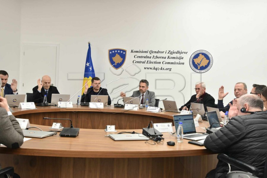Dyshimi për “tren bullgar” në një kuti në Gjakovë, PDK-ja kërkon komision hetues dhe heqje nga rezultati, LVV-ja kundër