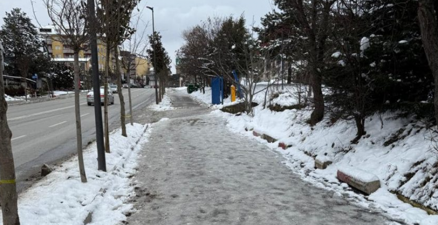 Nimani: Gjendja e trotuareve në Prishtinë është pasqyrë e qeverisjes së pushtetit lokal dhe qendror