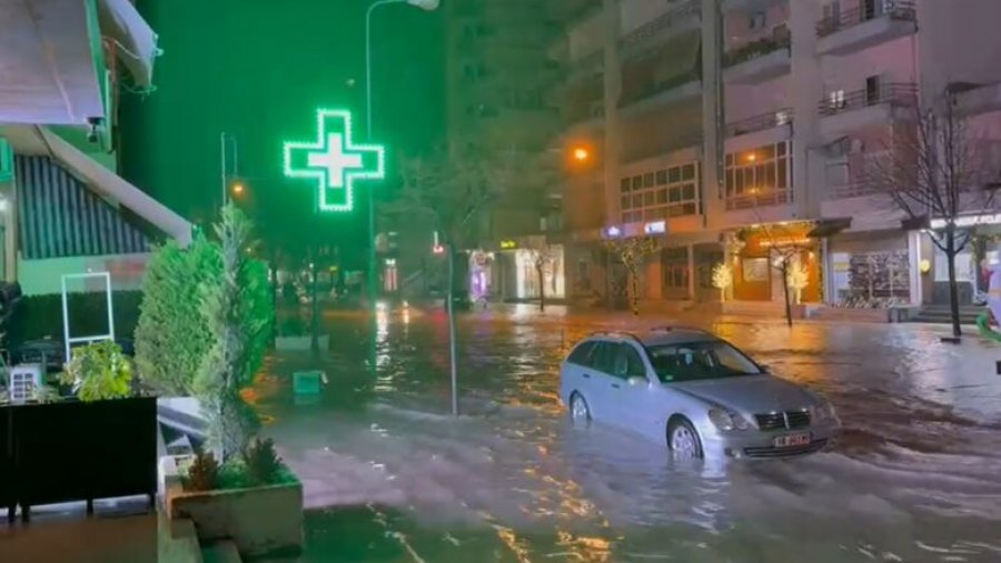 Moti i keq, Vlora përmbytet nga reshjet e shirave