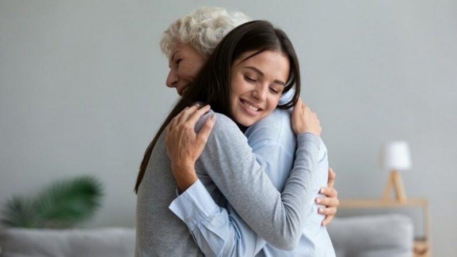 Terapistët: Nëse thua shpesh tre fraza, prindërit të kanë rritur mirë