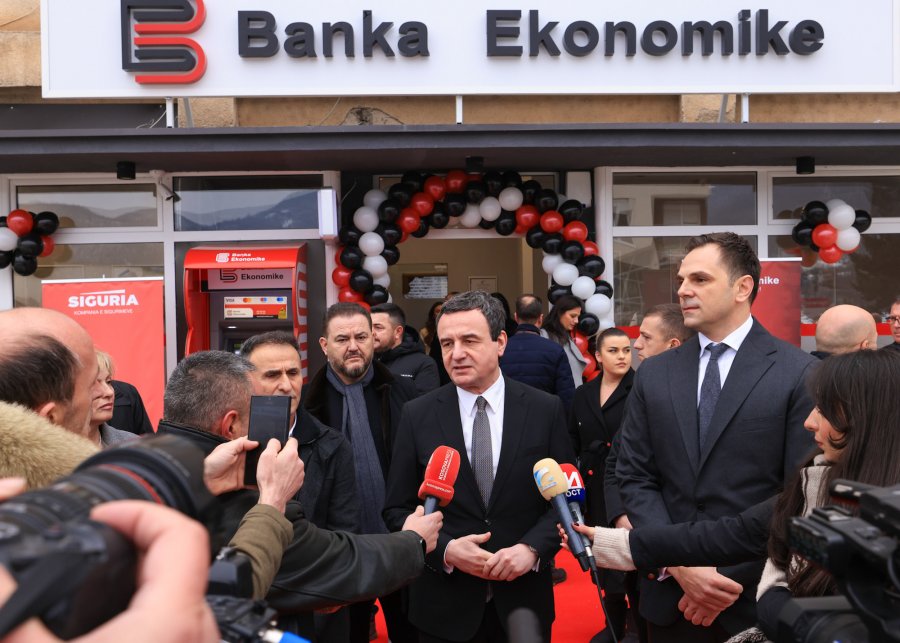 Leposaviq: Kurti uron qytetarët për hapjen e Degës së Bankës Ekonomike, të punësuar tre serbë e dy shqiptarë