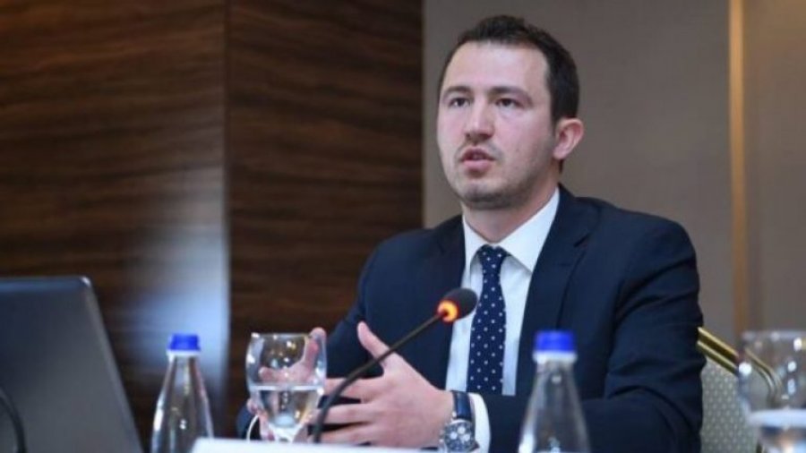 Albert Krasniqi kritika opozitës: Vetëm po i presin lëvizjet e Vetëvendosjes