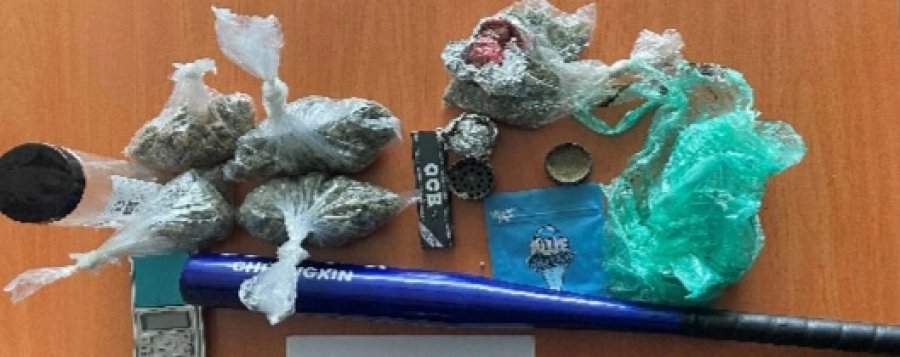 Policia sekuestron substanca narkotike në Podujevë, prangoset një person