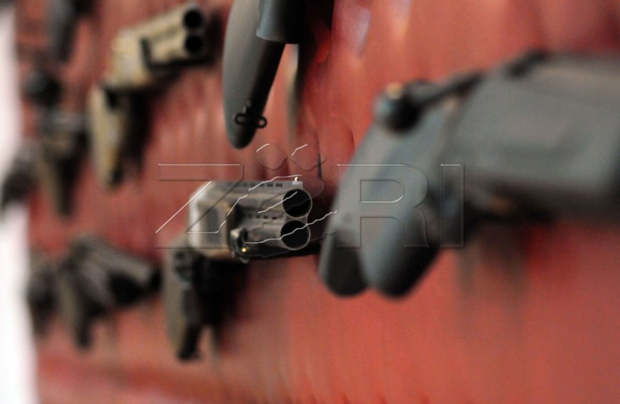 Si po rrezikojnë sigurinë e vendit armëmbajtjet pa leje?