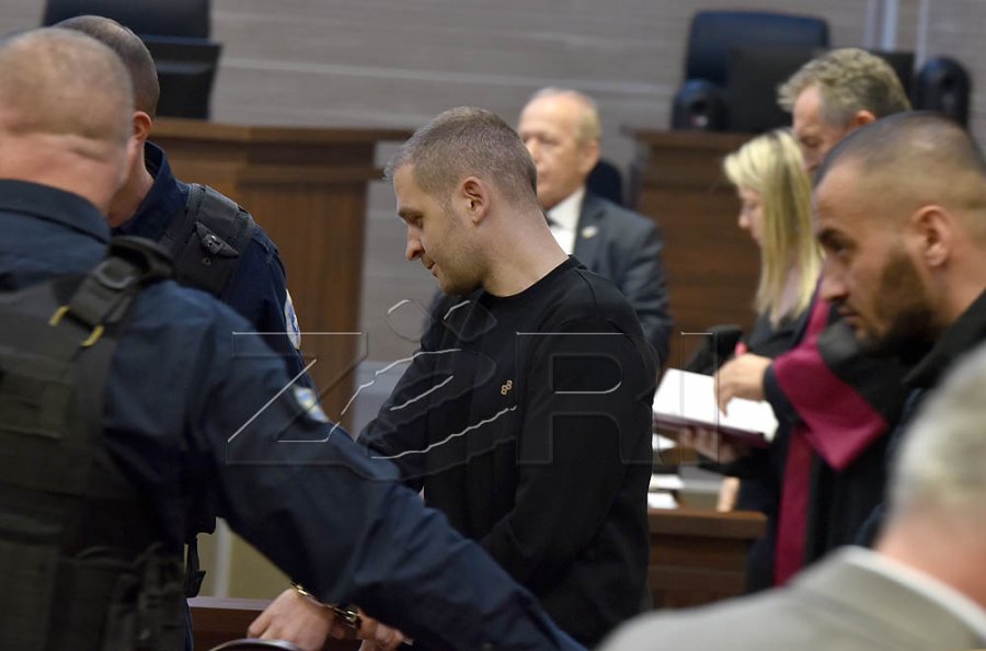 Të prangosur këmbë e duar, të akuzuarit për vrasjen e Liridona Ademajt largohen kokulur nga Gjykata [foto]