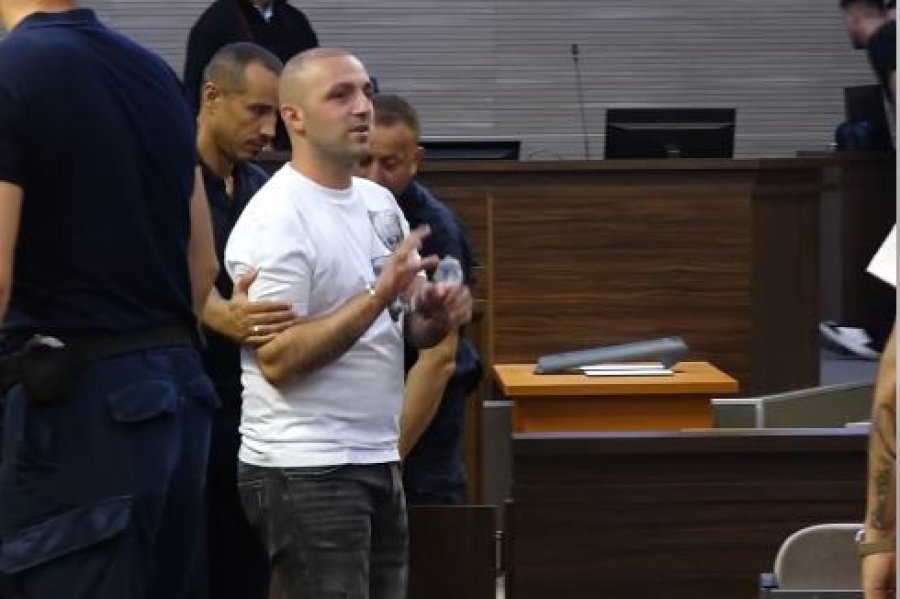 Andi Pajaziti lirohet nga akuza për vrasjen në “Bon Vivant”, dënohet me dy vjet burgim për armëmbajtje pa leje