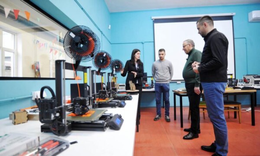 Hamza në “Bonevet”: Arsimit ia shtojmë vlerën me njohuri në teknologji dhe fusha digjitale, i përkrahim nismat e tilla