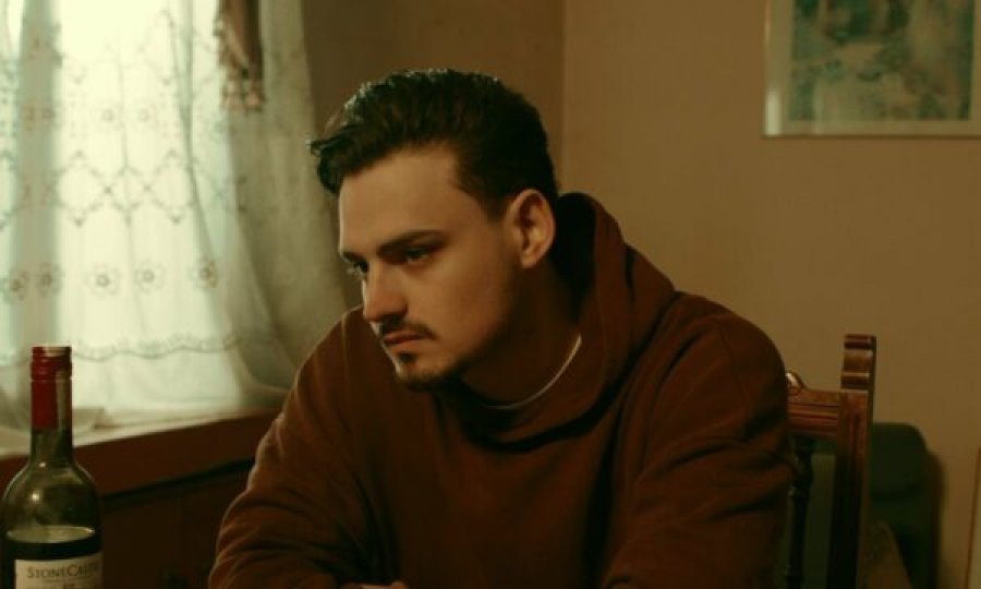 Riki publikon këngën e re “I Thash”, me tekst nga Elinel