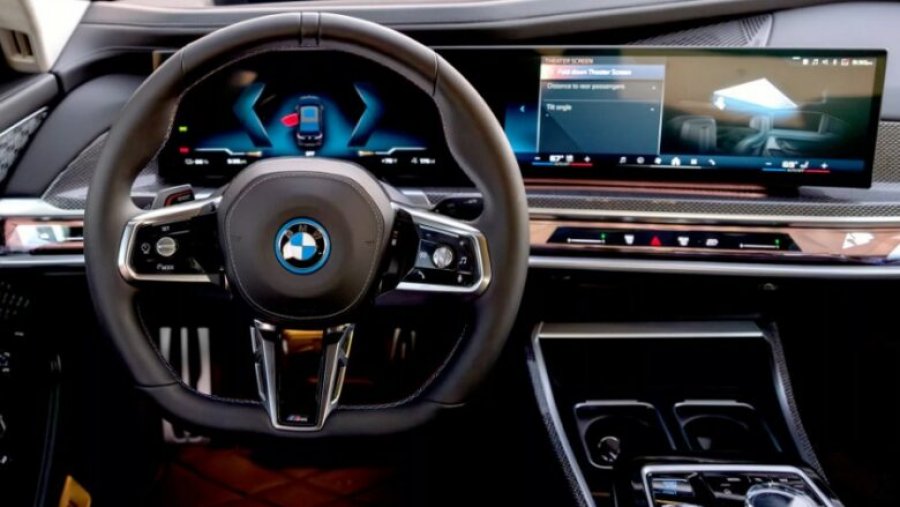 BMW-ja tërheq mijëra automjete elektrike, që mund të humbasin fuqinë gjatë vozitjes