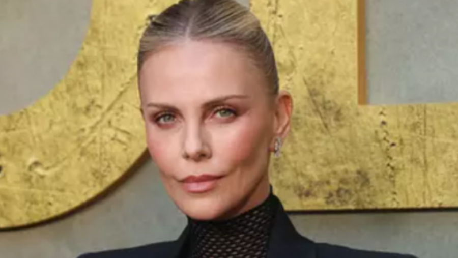 Aktorja Charlize Theron thotë se ka pasur lidhje me një djalë 23 vjet më të ri