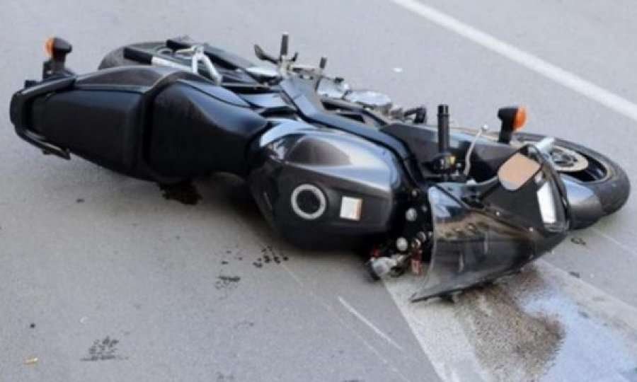 Aksident mes një veture dhe motoçiklete në Shupkovc të Mitrovicës, lëndohet motoçiklisti