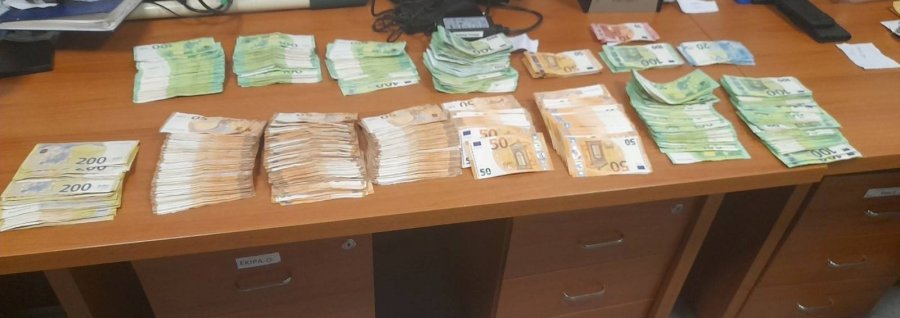 Dy serbë kapen në Merdare duke dalë nga Kosova me mbi 100 mijë euro të padeklaruar