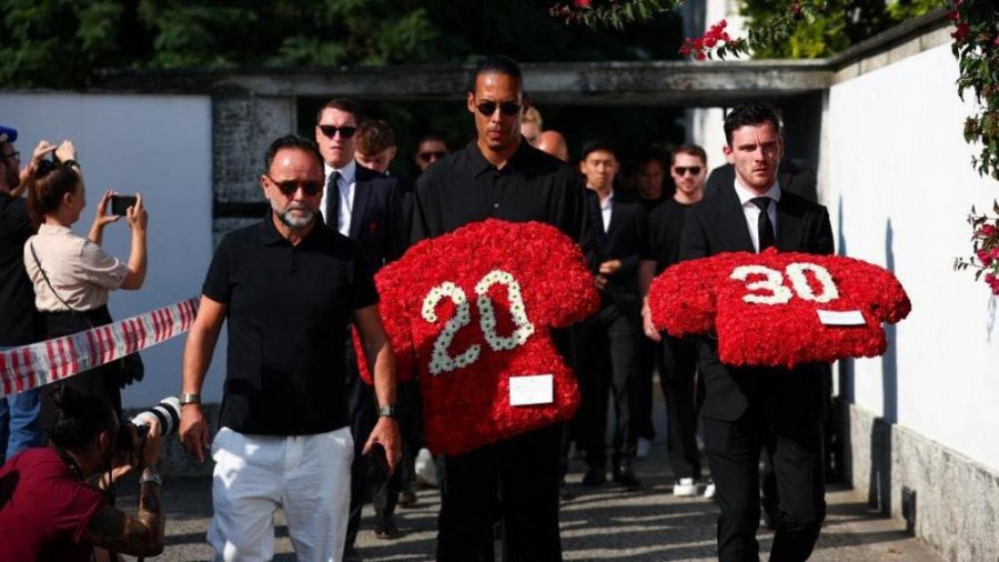 Shokët e Jota-s nga Liverpooli marrin pjesë në funeralin e tij dhe të vëllait