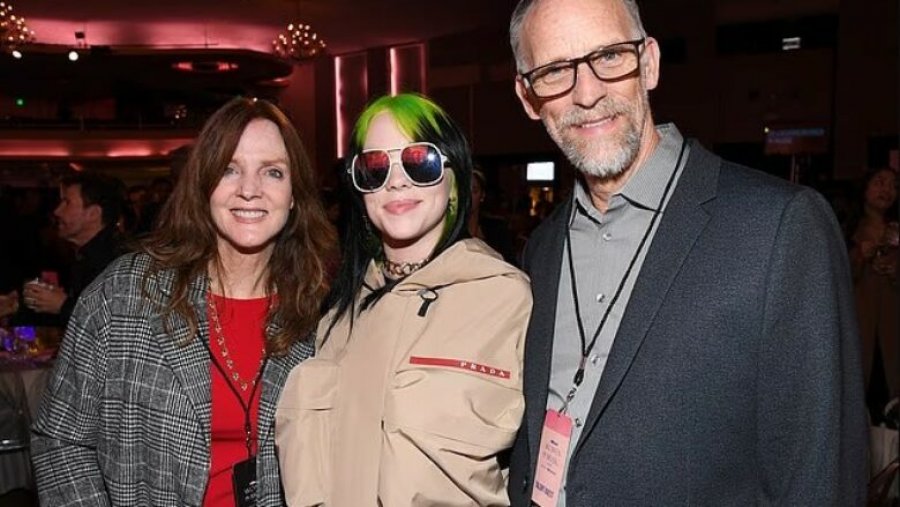Fansat habiten kur zbulojnë prindërit e famshëm të Billie Eilish, a është ajo një ‘fëmijë nepo’?