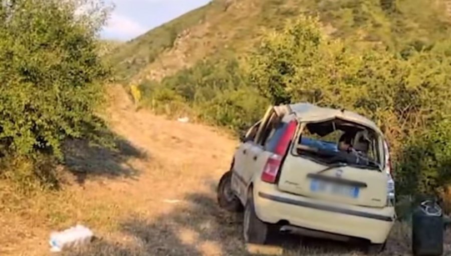 Vdes shoferi i veturës në Kukës, e humbi kontrollin dhe automjeti i doli nga rruga