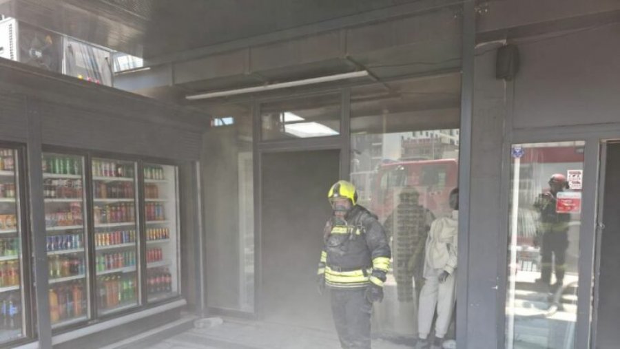 Digjet një lokal në Fushë Kosovë, ndërhyjnë zjarrfikësit