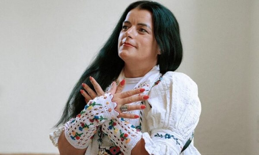 Vasfije Krasniqit në “Vogue”, në mesin e 250 të mbijetuarve të dhunës seksuale në gjithë botën