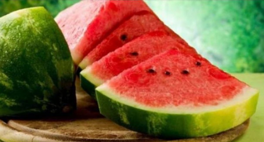 Pse duhet të hamë shalqi, fruta e stinës që nuk duhet të mungojë