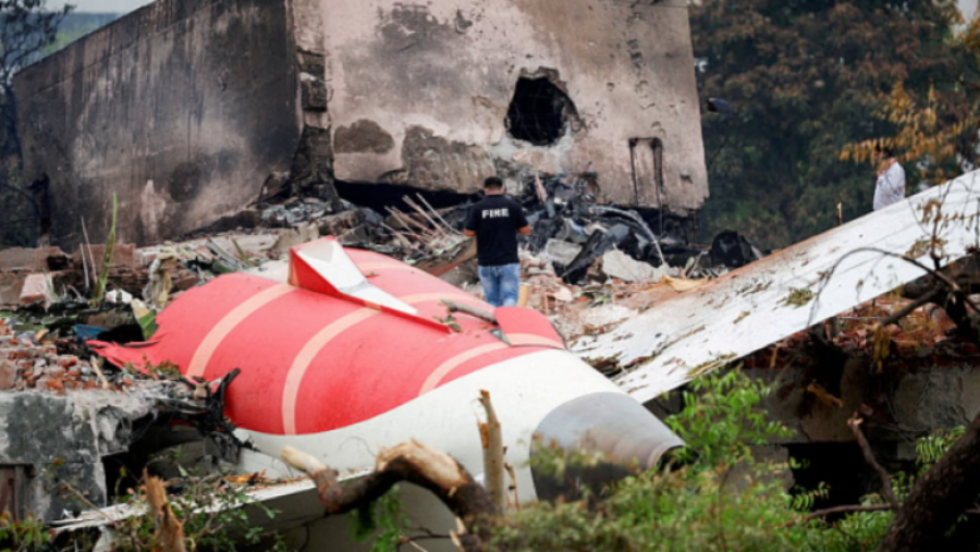 Rrëzohet aeroplani luftarak në Indi, dy pilotë besohet se kanë vdekur