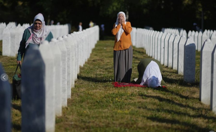 Osmani: Edhe pas tri dekadash, zëri i nënave të Srebrenicës mbetet thirrja më e fortë kundër harresës dhe padrejtësisë