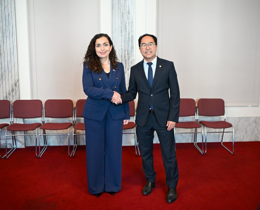 Osmani takohet me senatorin Kim: Kosova, e bekuar me mbështetjen e fuqishme të Kongresit Amerikan