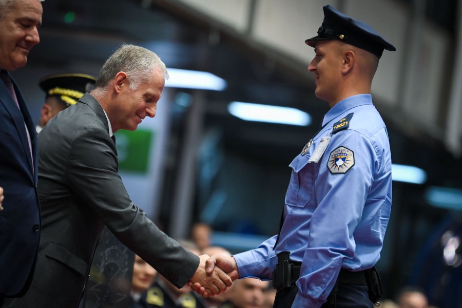 Bislimi policëve të rinj: Të jesh pjesë e Policisë së Kosovës, nder dhe përgjegjësi