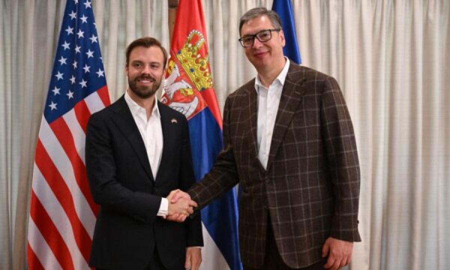 Diplomati amerikan në Beograd, Vuçiqi i thotë se dialogu është mënyra e vetme për zgjidhjen e çështjeve të hapura