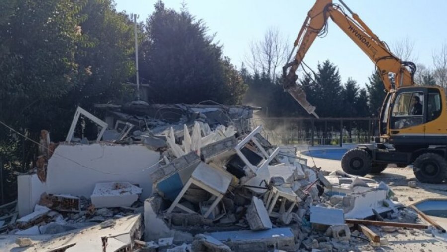 Vazhdon aksioni në Theth, IKMT vijon edhe sot me prishjen e ndërtimeve pa leje në zonë