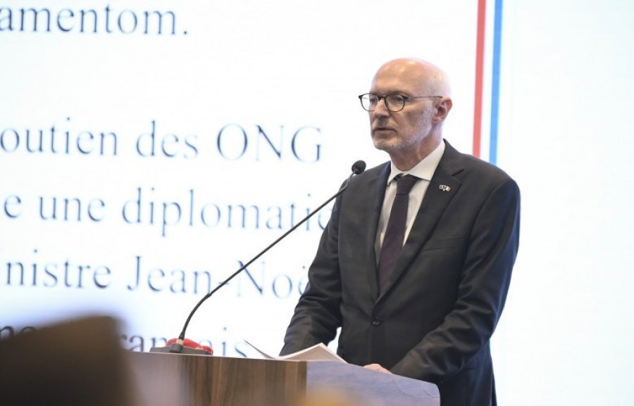 Ambasadori francez, thirrje për kompromis e konstituim të institucioneve