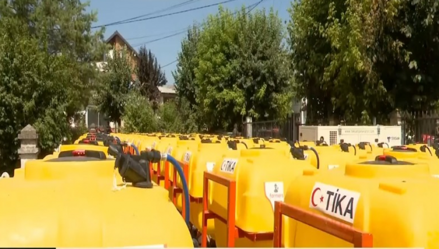 Fermerët e Mamushës përfitojnë 200 makineri për spërkatje