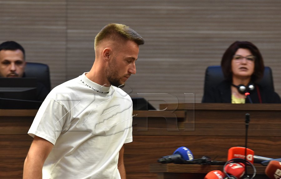 Leonard Ademaj tregon fjalët e fëmijëve: Pse babi i ndihmoi “hajnit” që ta vrasë nënën?