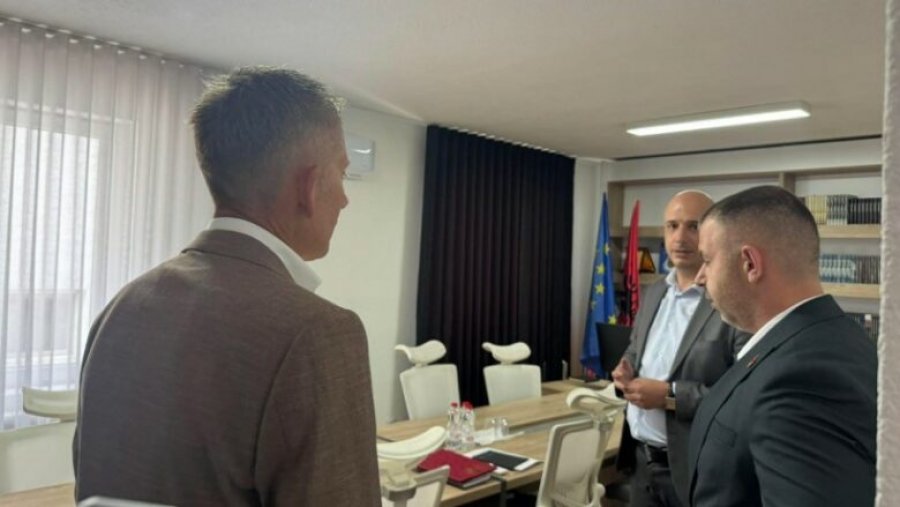 Rexhepi: Zyrtarët serbë u befasuan nga flamuri në KKSH – kërkuan takim pa simbole shqiptare