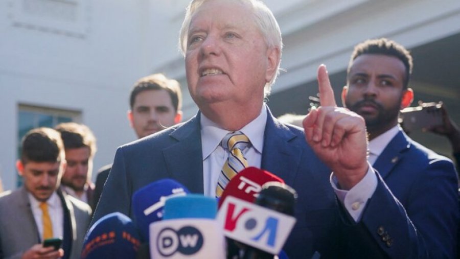 Senatori amerikan ia dërgon një paralajmërim Putinit për afatin e paqes