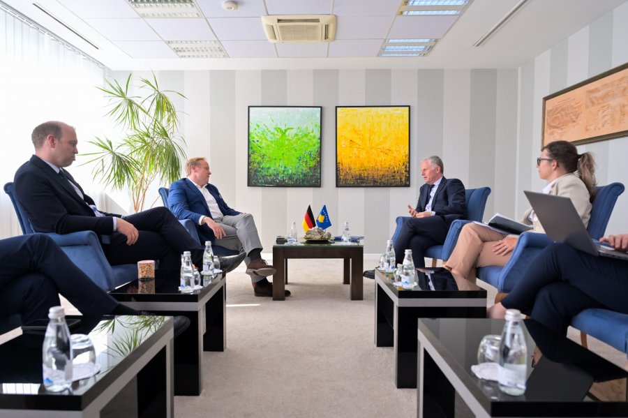 Bislimi diskuton me deputetët gjermanë për integrimin evropian të Kosovës
