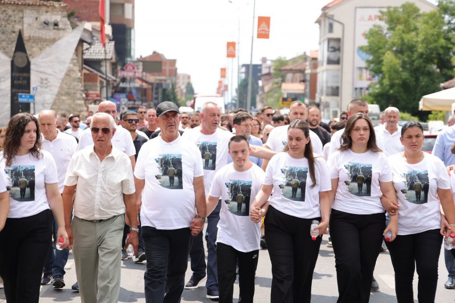 Një ecje simbolike nën moton “Hapave të Sadriut dhe Azemit”
