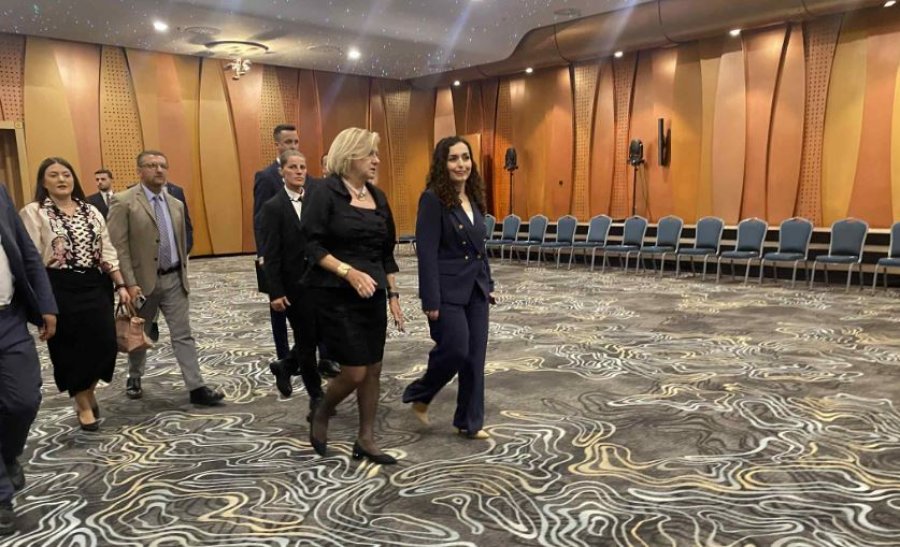 Osmani merr pjesë në Konferencën e Javës së Gruas