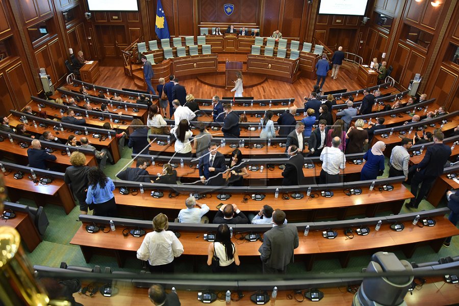 “Kuvendi i dështimeve” akuza e kundërakuza ndërmjet deputetëve