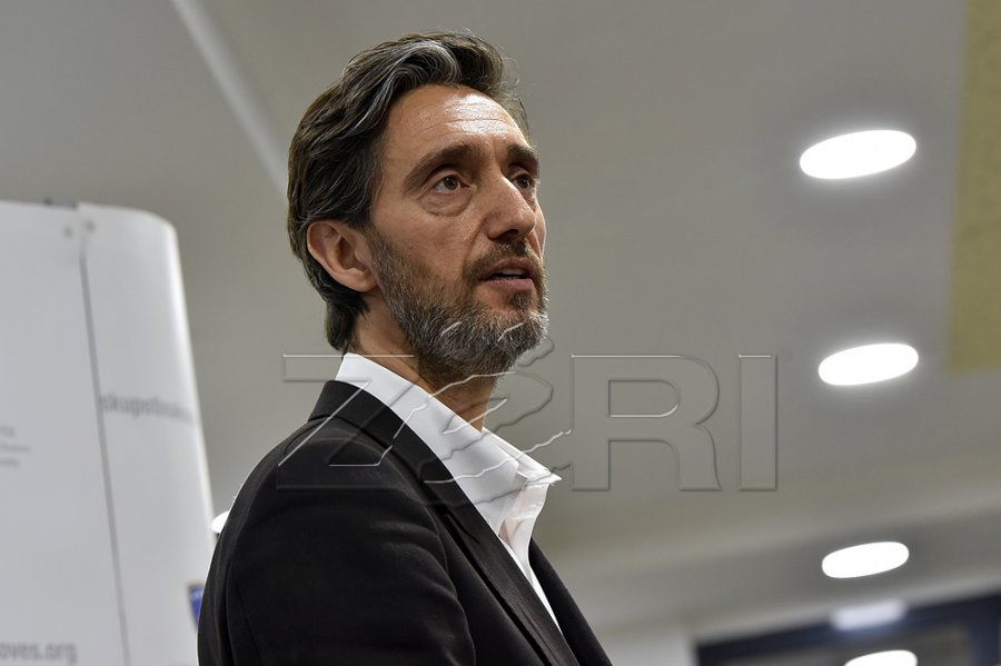 Uran Ismaili zyrtarizon kandidaturën për kryetar të Prishtinës