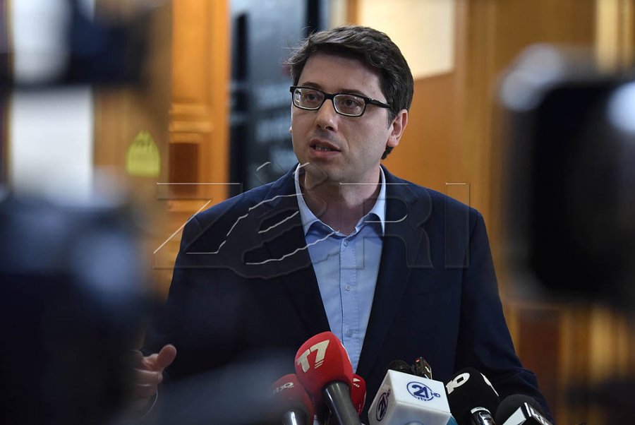 Murati reagon sërish ndaj tre gjykatësve të Supremes