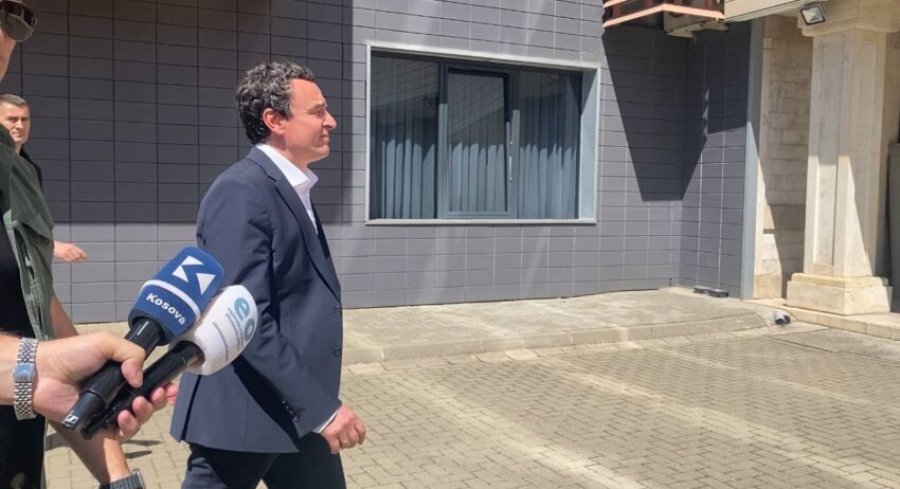 A do t’ia japë Limajt postin e kryeparlamentarit? Kurti s’përgjigjet