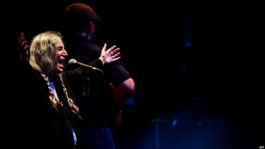 Patti Smith në mbështetje të REL-it mes kërcënimeve për ndërprerjen e financimit