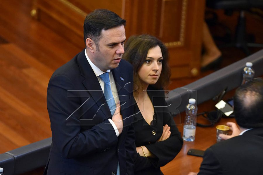 Kica-Xhelili ironizon me LVV-në për ChatGPT: Pyeteni se çfarë bëjnë populistët kur janë në krizë morale