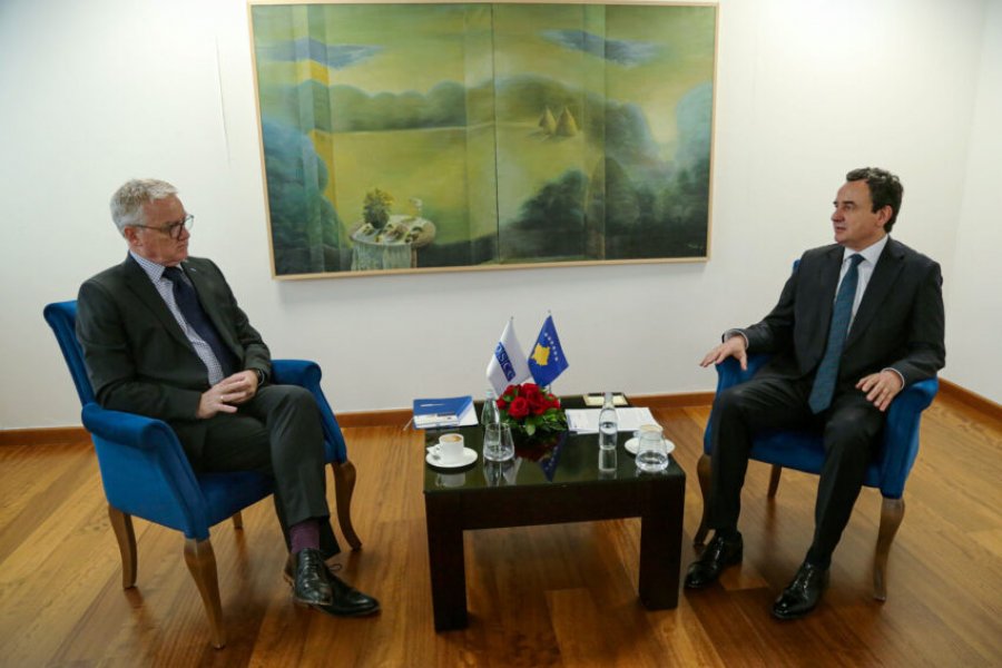 Kurti takoi shefin e Misionit të OSBE-së në Kosovë, Gerard McGurk