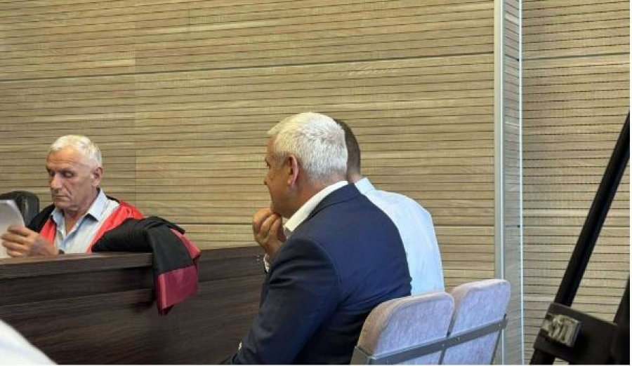Sveçla dhe tre deputetë të LVV-së dalin para Gjykatës për gazin lotsjellës në Kuvend