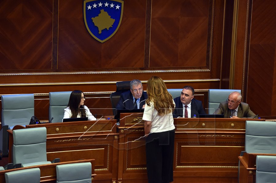 “Ec në shpi”, Ganimete Musliu e nervozon Avni Deharin