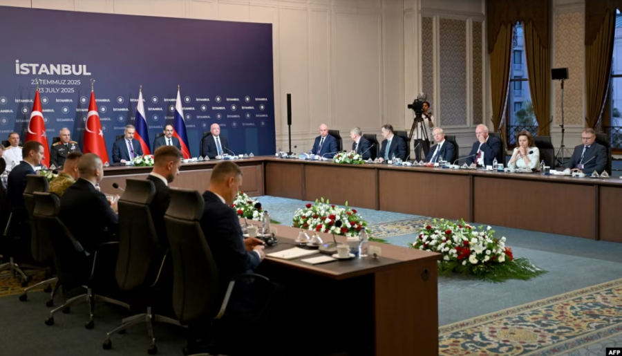 Rusia dhe Ukraina zhvillojnë bisedime në Turqi