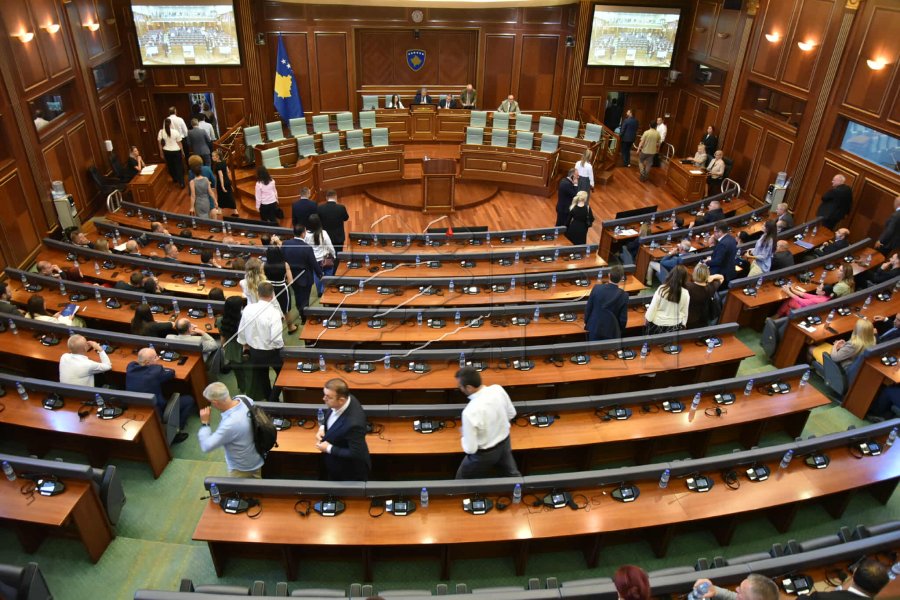 Nesër seanca e Kuvendit  pa marrëveshje politike vështirë konstituimi