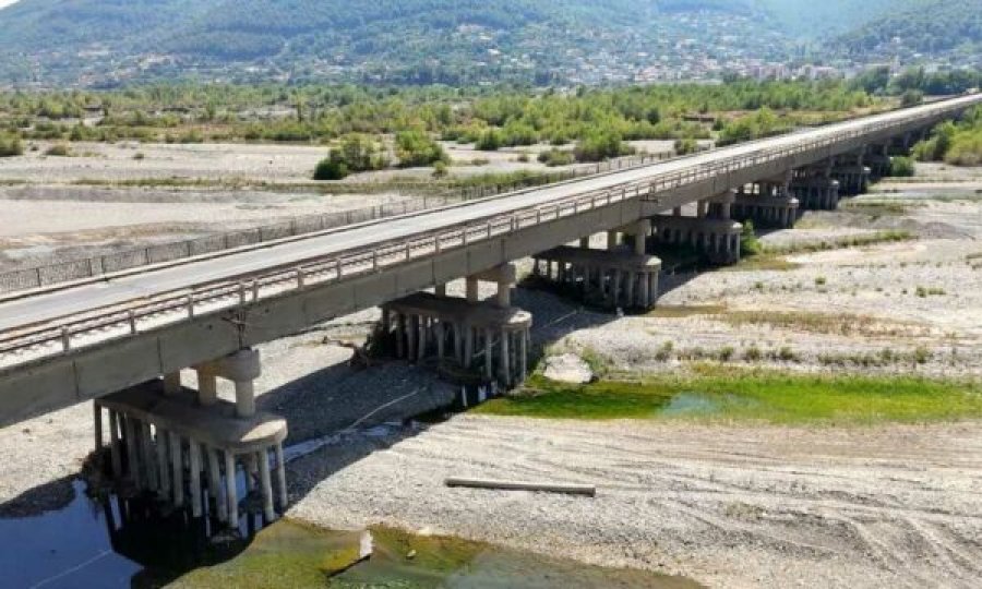 Mbyllet përkohësisht ura e Milotit, konstatohet rrezik serioz për sigurinë