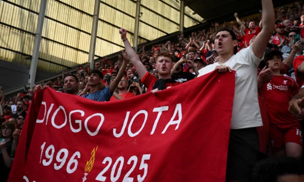 Liverpooli e nderon Diogo Jotan me një gjest shumë të veçantë